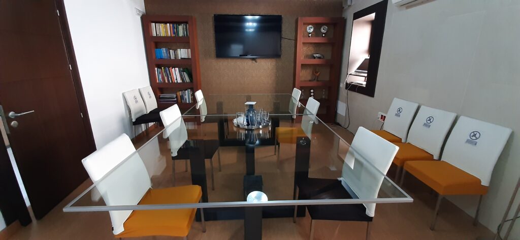 Oficina virtual y sala de reuniones: la solución híbrida más rentable para profesionales itinerantes