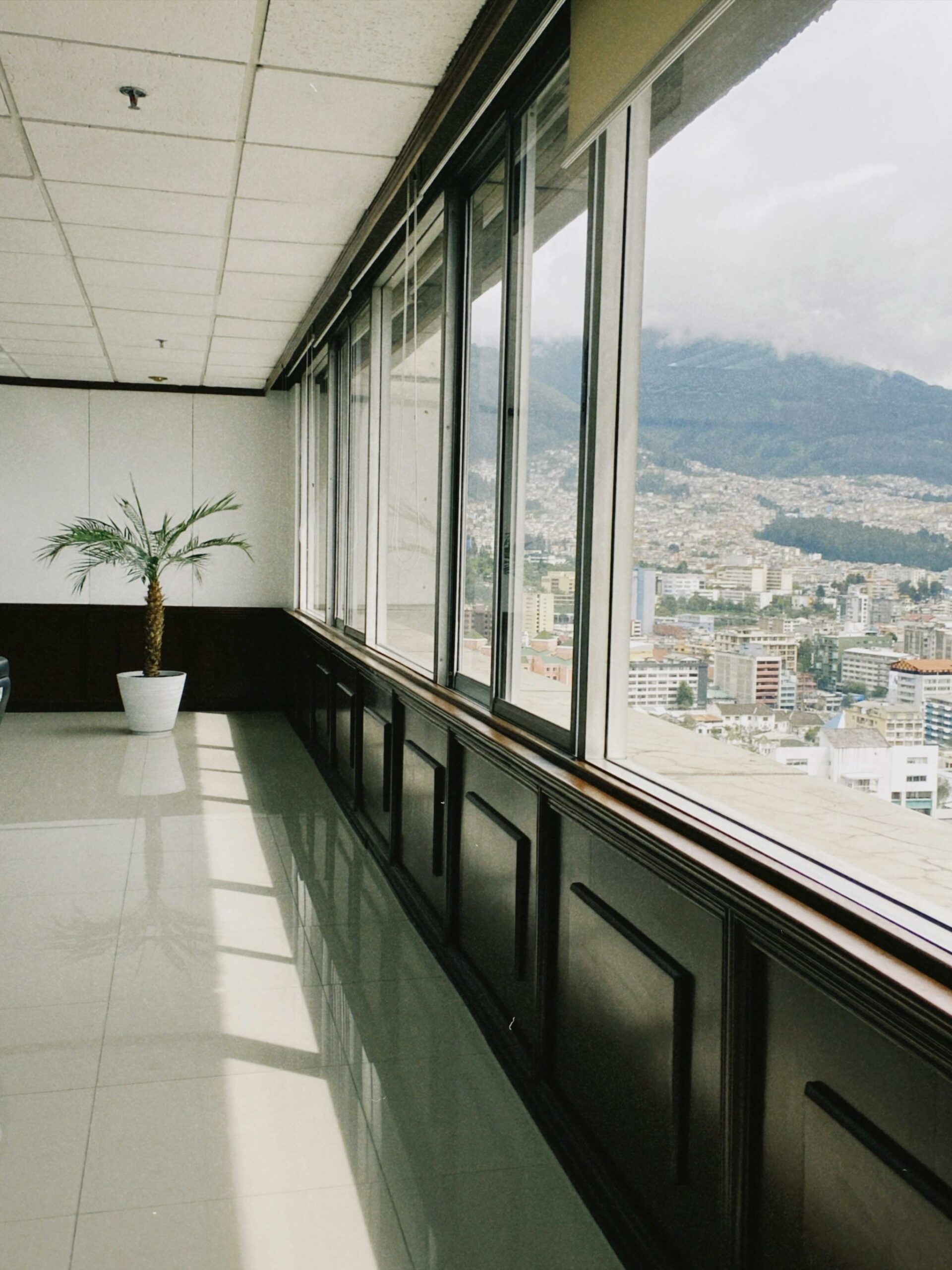 Ventanas de edificio de oficinas con vistas panorámicas